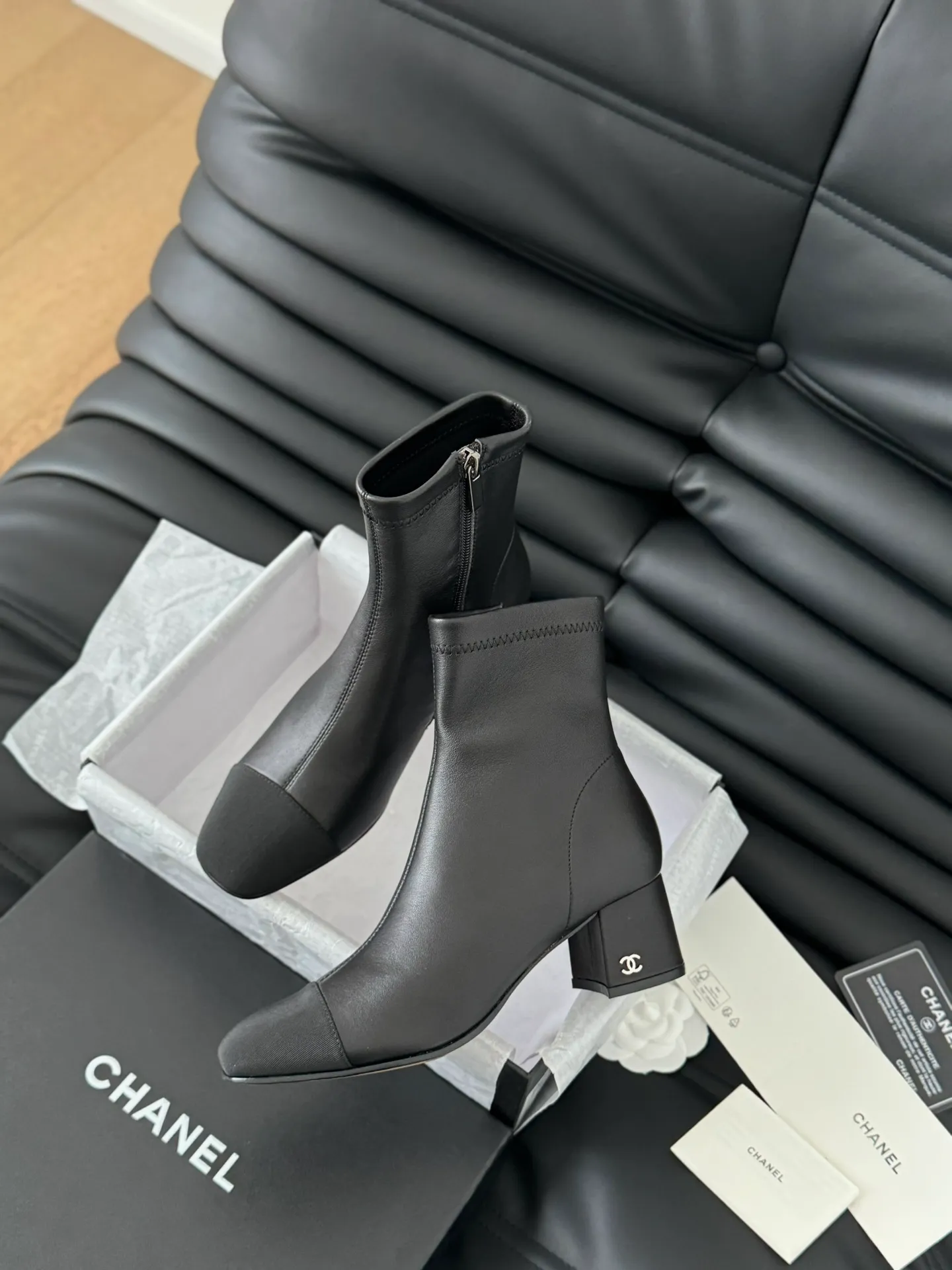 👟👟Ex-factory price 600👟👟 Purchasing-grade Chanel classic new elastic boots series! The leather texture is super good, and the upper is delicate ~ Calfskin upper, sheepskin lining, original outsole! Size:35-39 Other sizes are determined